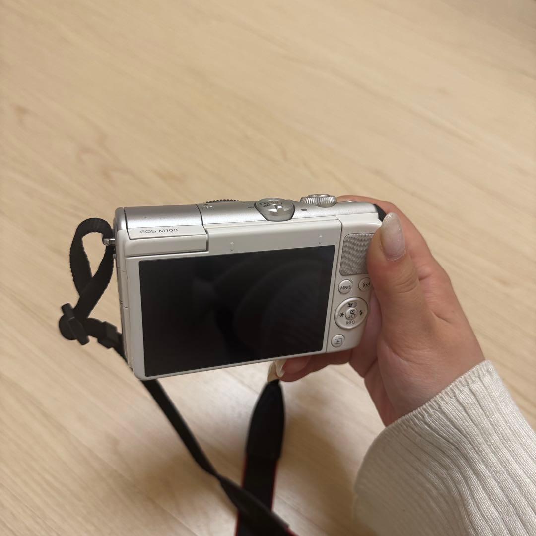 Canon EOS M100ミラーレスカメラ