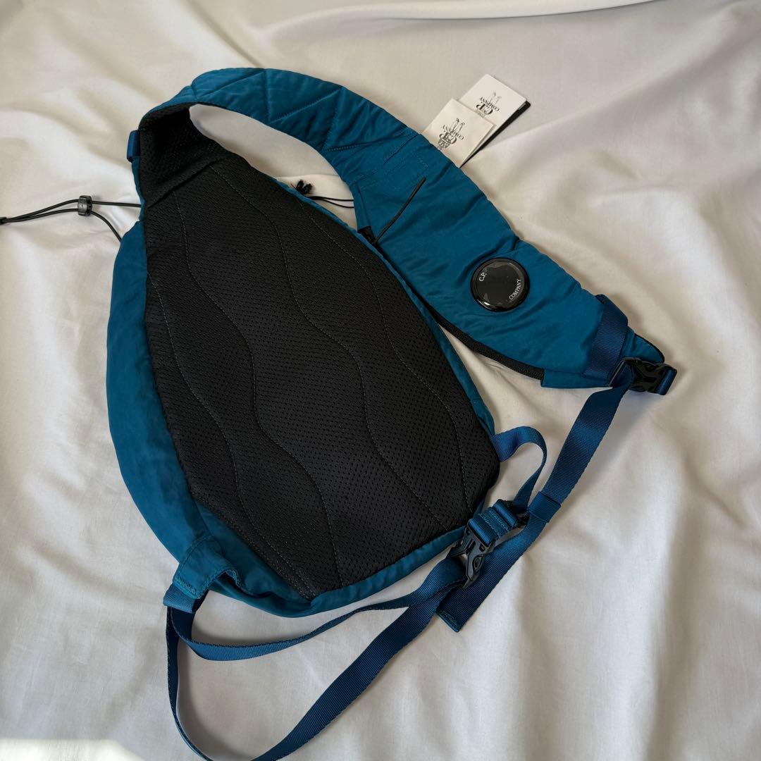 【定価4.2万/あおば着用】C.P.Company ボディ バッグ ブルー