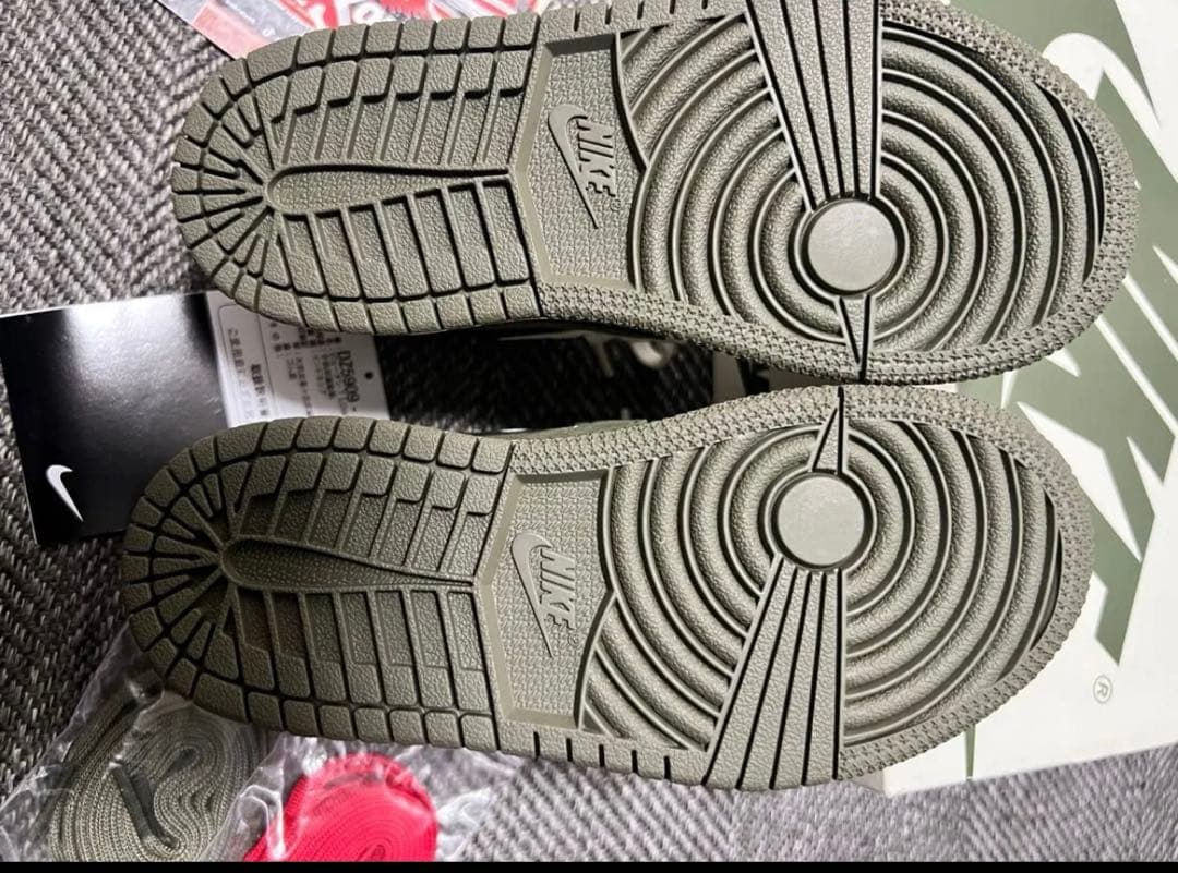 NIKE トラヴィススコット