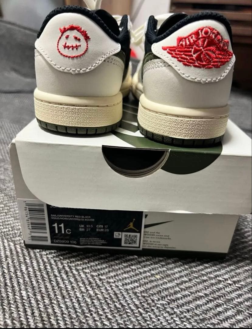 NIKE トラヴィススコット