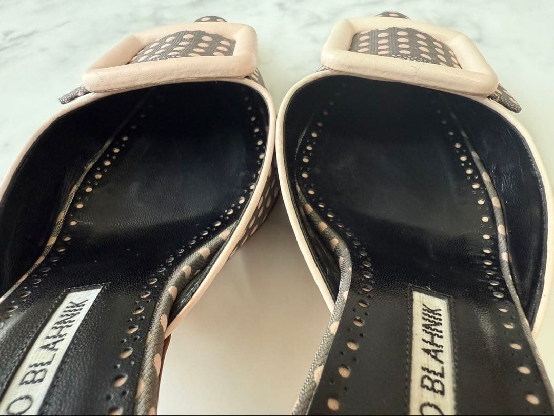 マノロブラニク メイセール ドット ミュール サンダル 37