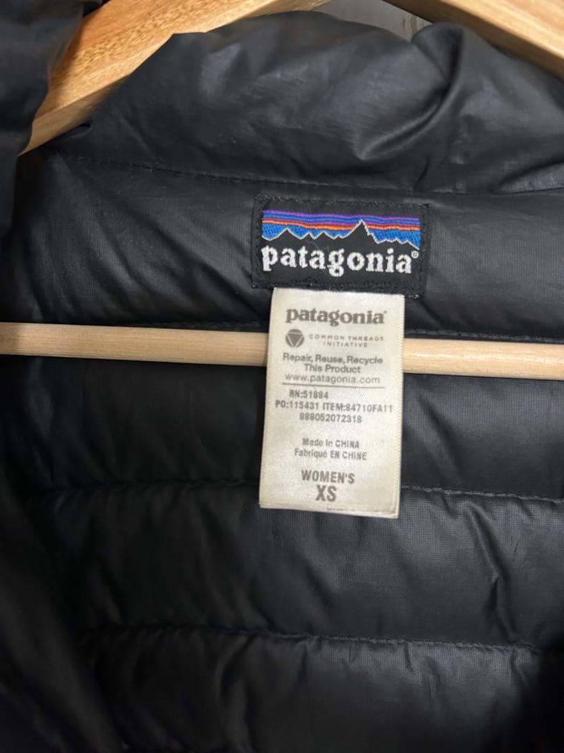patagonia ダウンセーター フーディ レディース ブラック XS