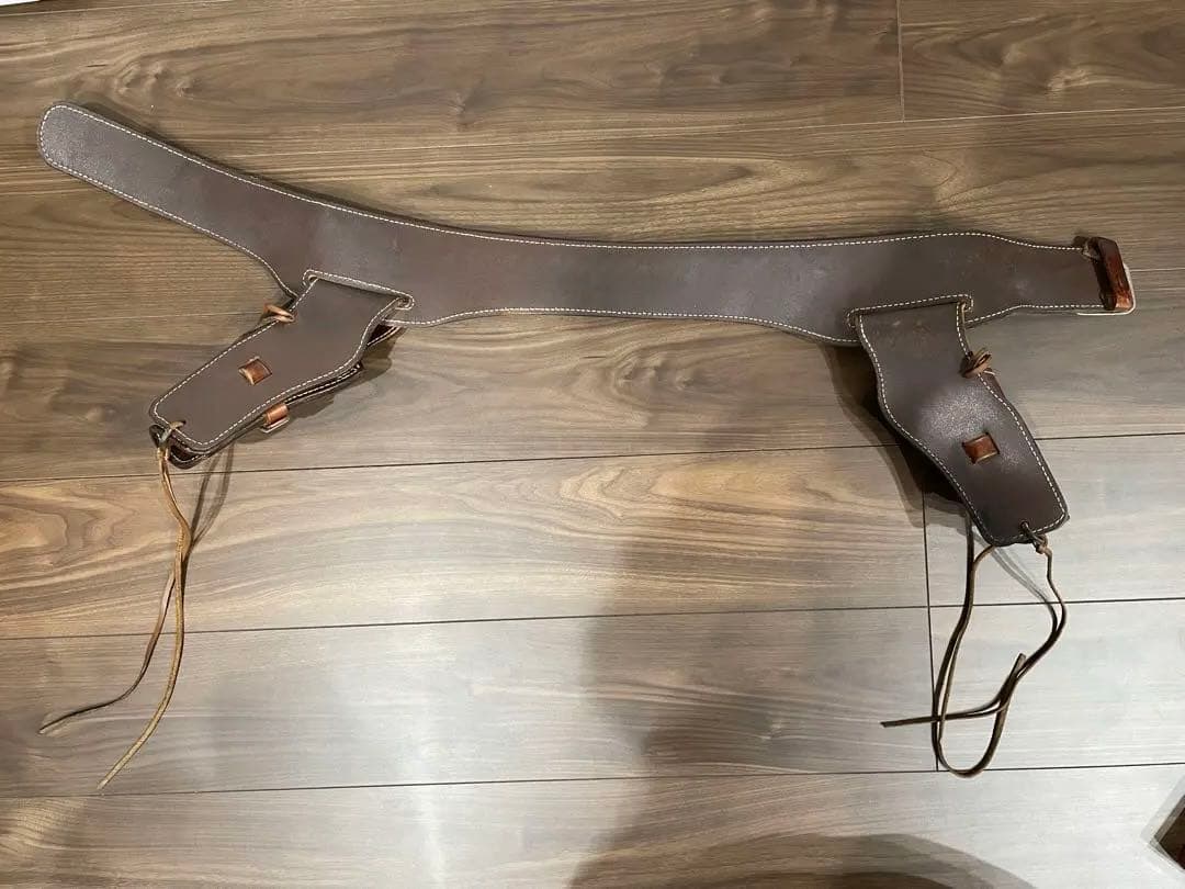 人気　ウエスタンレザー ホルスターベルト　おまけ弾丸付き