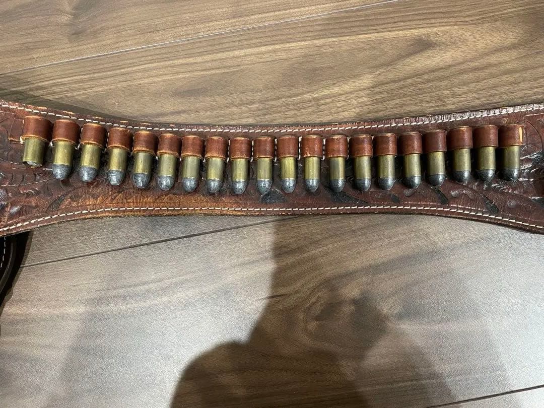 人気　ウエスタンレザー ホルスターベルト　おまけ弾丸付き