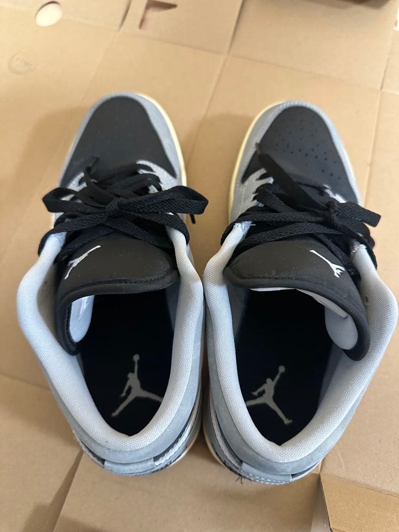 AIR JORDAN 1 LOW SE ブラック、グレー