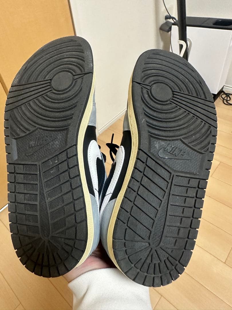 AIR JORDAN 1 LOW SE ブラック、グレー