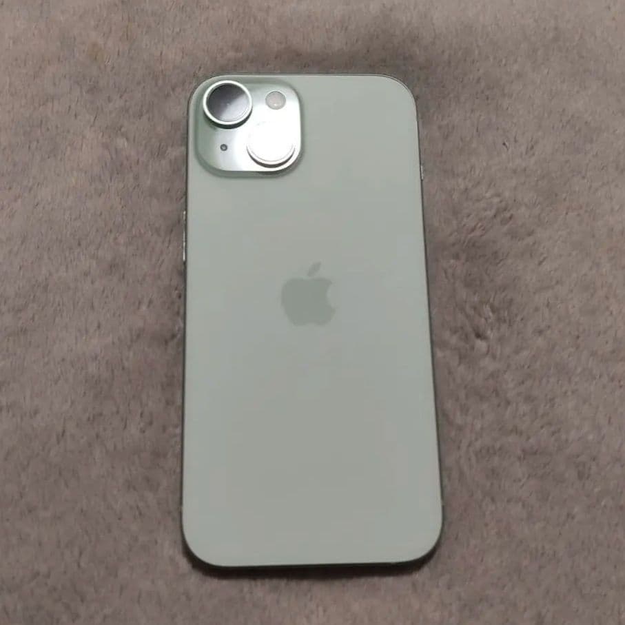 Apple iPhone 15 ミッドナイトグリーン 本体