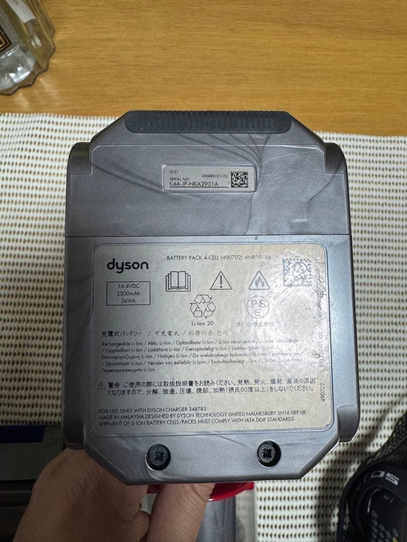 ダイソン dyson SV21 掃除機 コードレスクリーナー 清掃済み　[13]