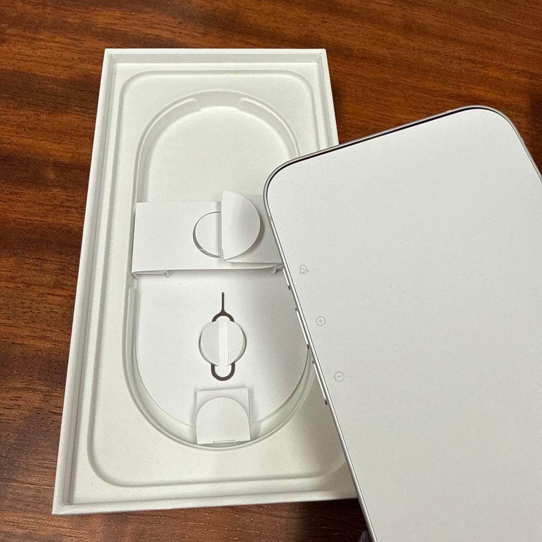 iPhone 16e 新品未使用