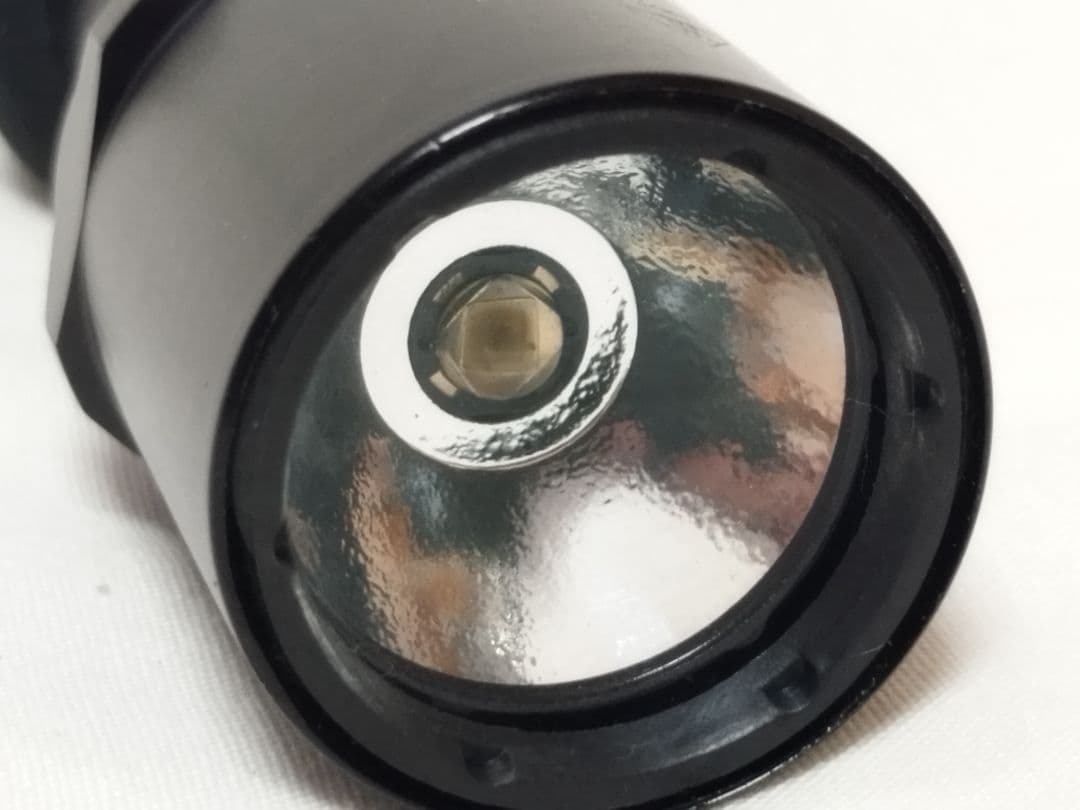 (J-38)SURE-FIRE Z2コンバットライト　希少キセノンランプ　旧ロゴ