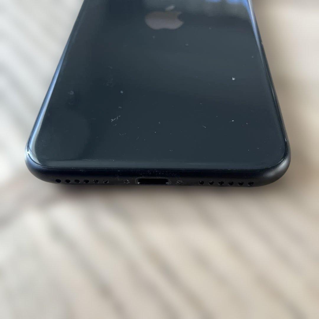 Apple iPhone SE 第二世代ブラック 本体　SIMフリー　制限なし