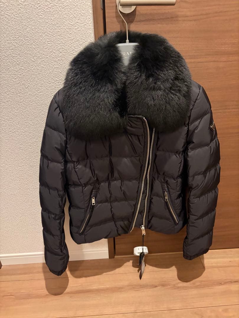 未使用品　PRADA ロゴプレートダウンジャケット 42