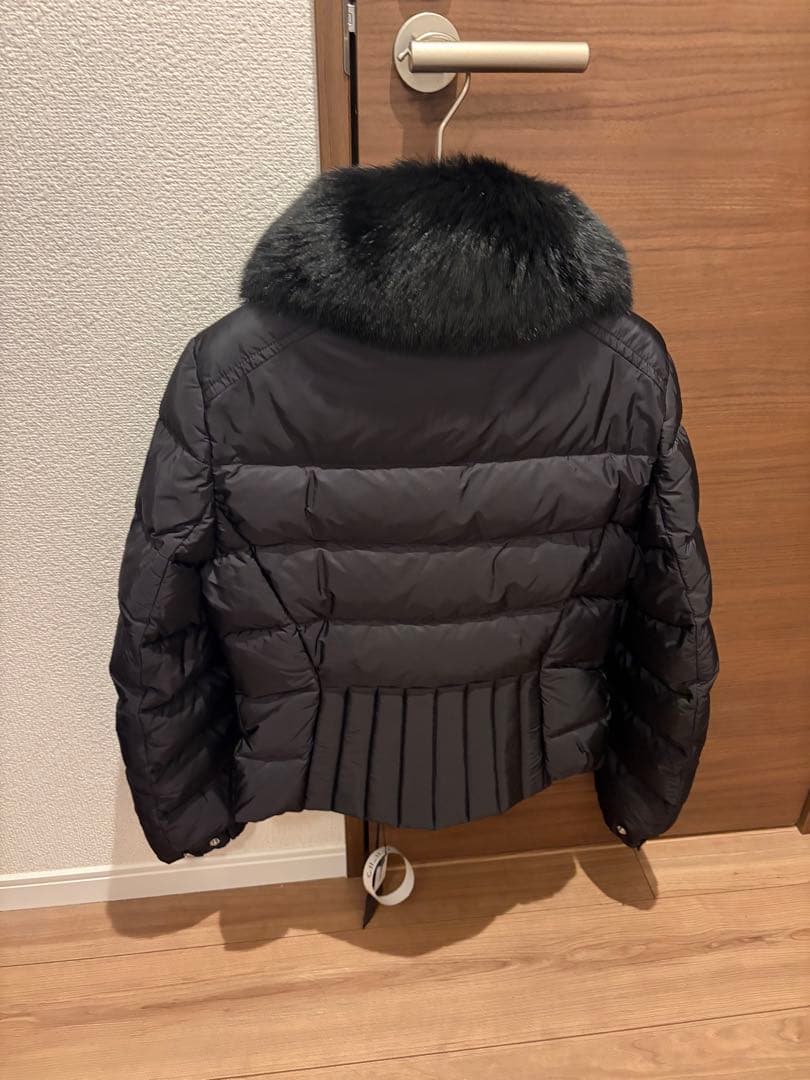 未使用品　PRADA ロゴプレートダウンジャケット 42