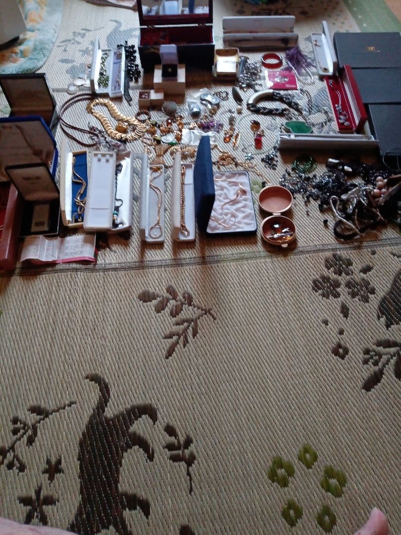 祖母の、遺品 ゴールドチェーンネックレス、ケース付き 数百種類