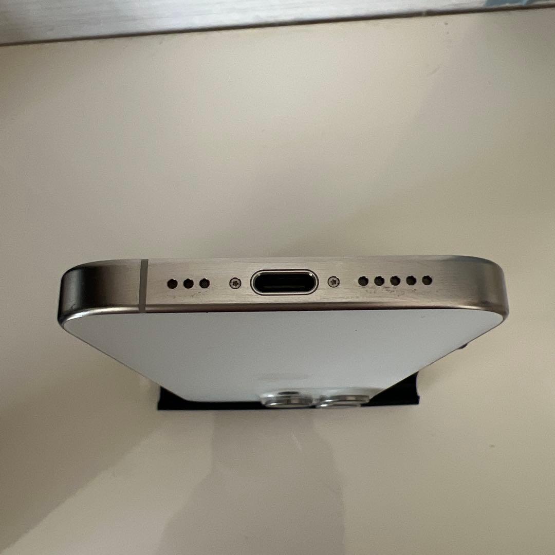 Apple iPhone15pro 256GB ホワイトチタニウム