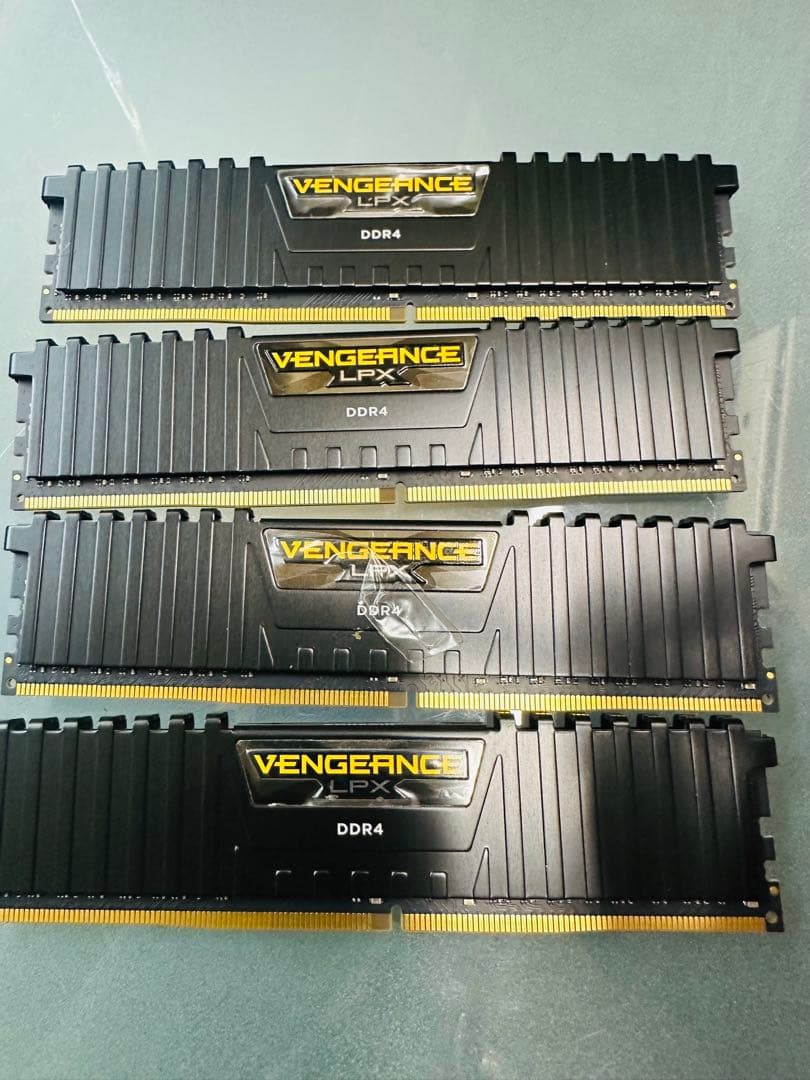 22.Corsair DDR4　64GB　（16GB*4