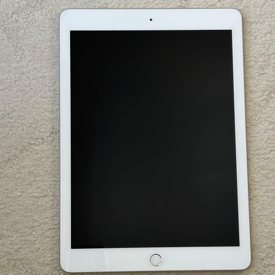 Apple iPad 第6世代 32GB シルバー Wi-Fiモデル