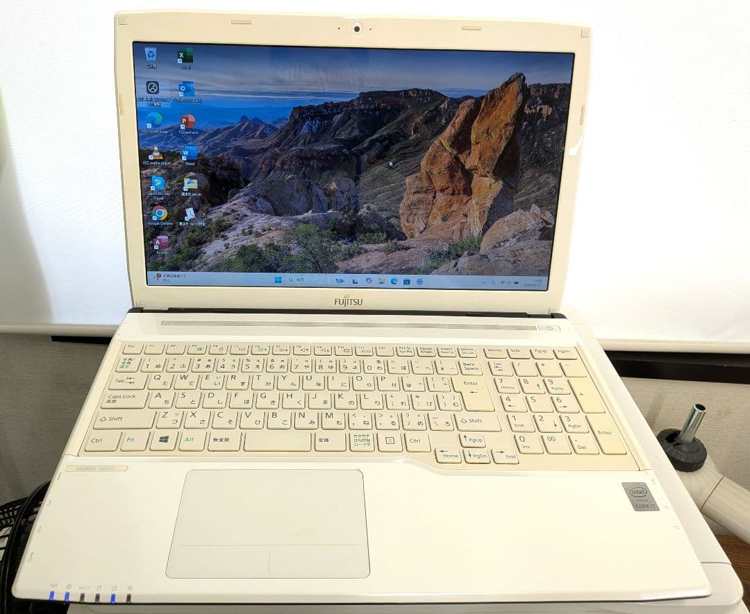 富士通 FMV LIFEBOOK AH53/S　Windows11
