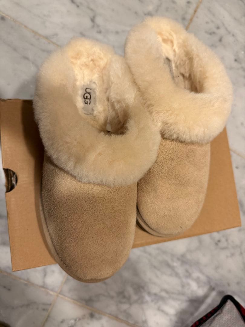 靴 UGG
