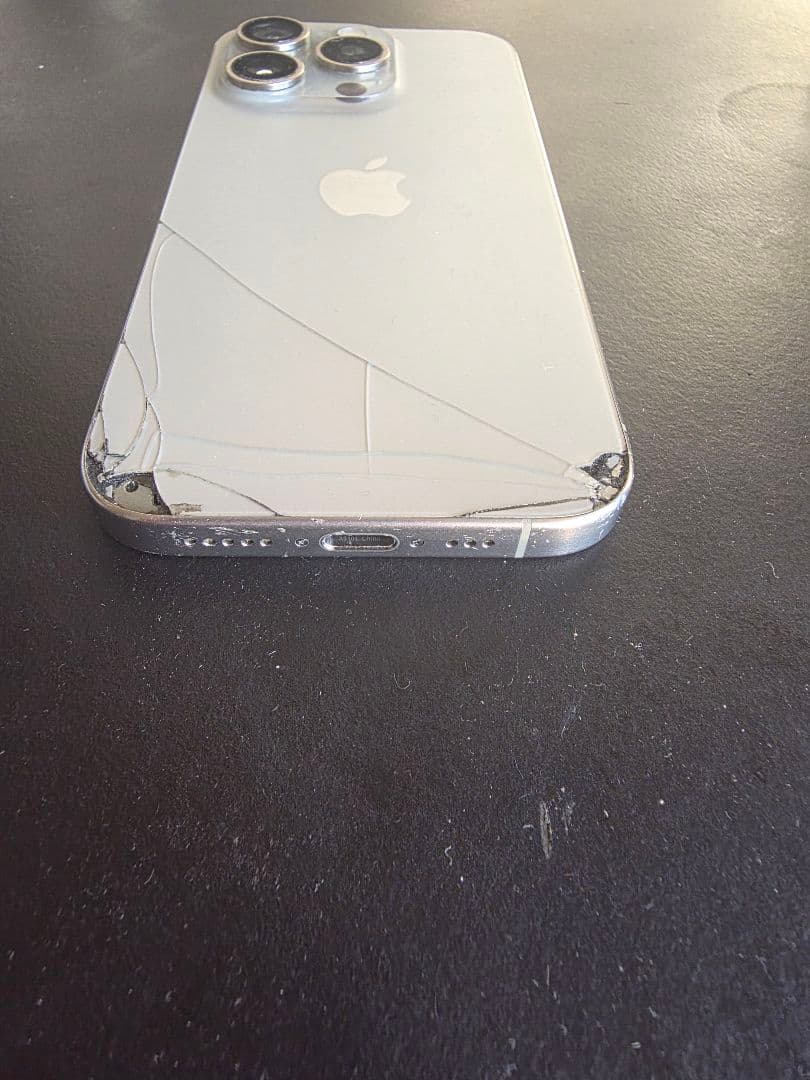 Apple iPhone 15 Pro ナチュラルチタニウム　SIMフリー