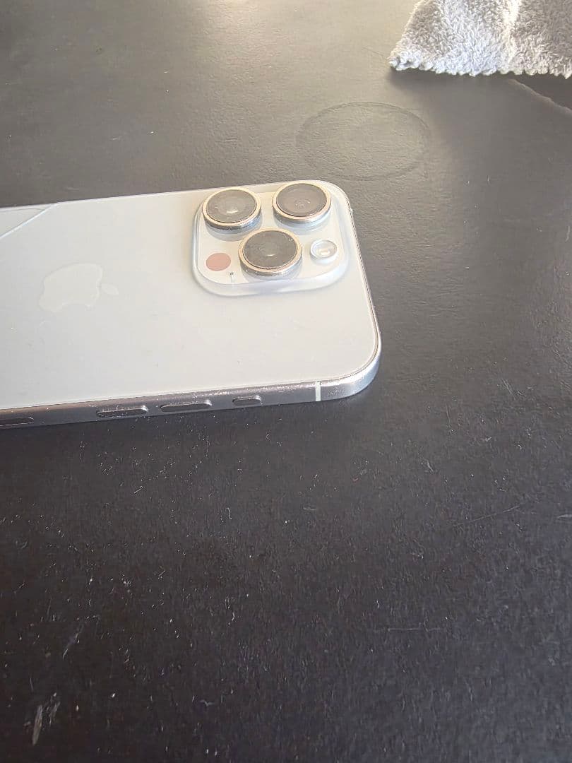 Apple iPhone 15 Pro ナチュラルチタニウム　SIMフリー