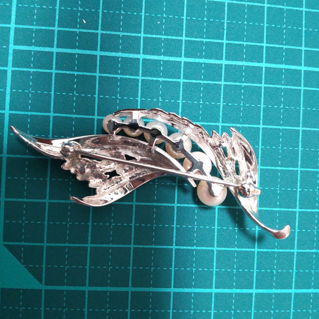 ミキモト ブローチ リーフデザイン