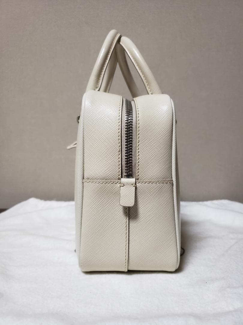 PRADA ガレリア サフィアーノ ミニバッグ　ホワイト