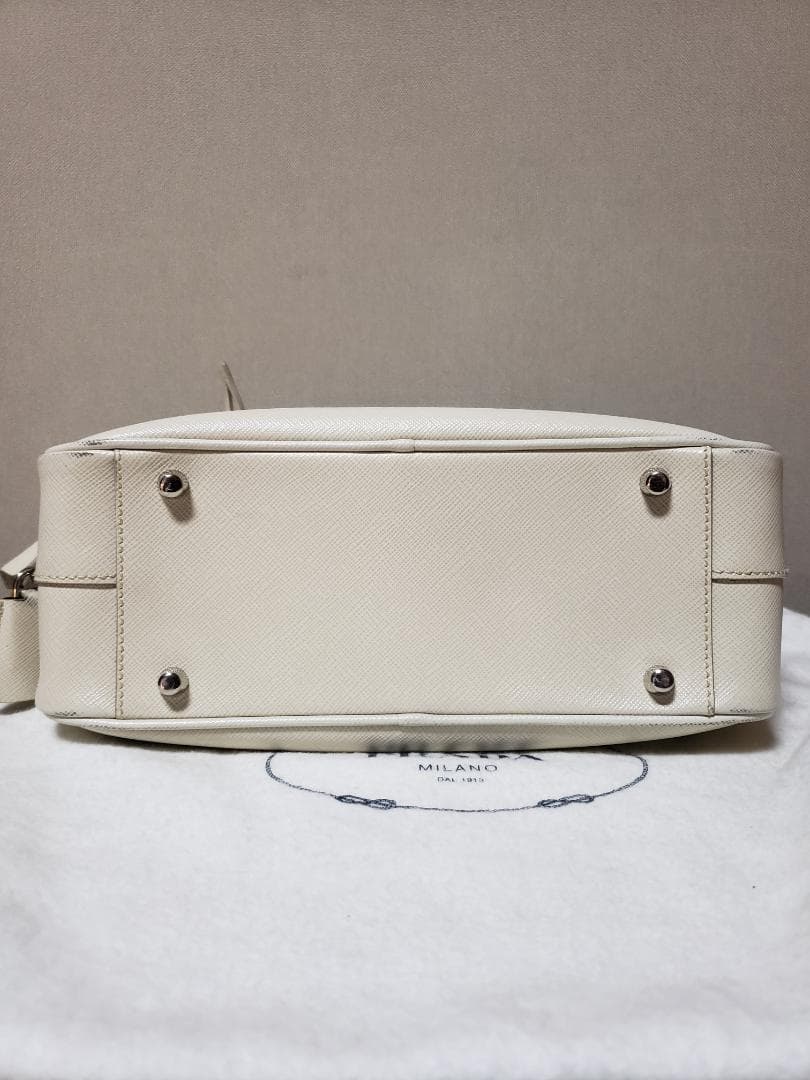 PRADA ガレリア サフィアーノ ミニバッグ　ホワイト