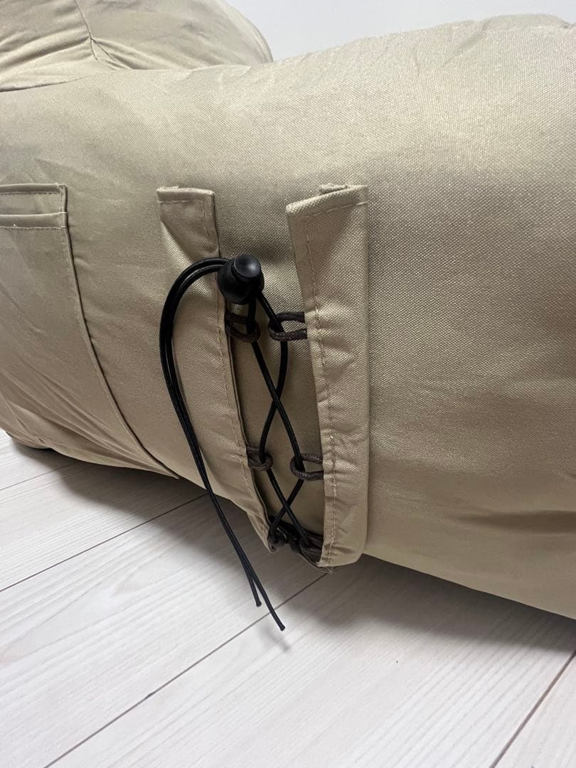 ベージュ クッションソファ サイドポケット付き