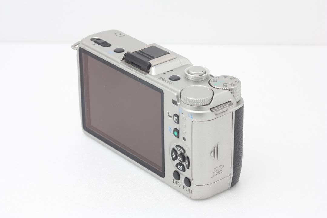 ペンタックス PENTAX Q7 ボディ シルバー 完動品 #349a
