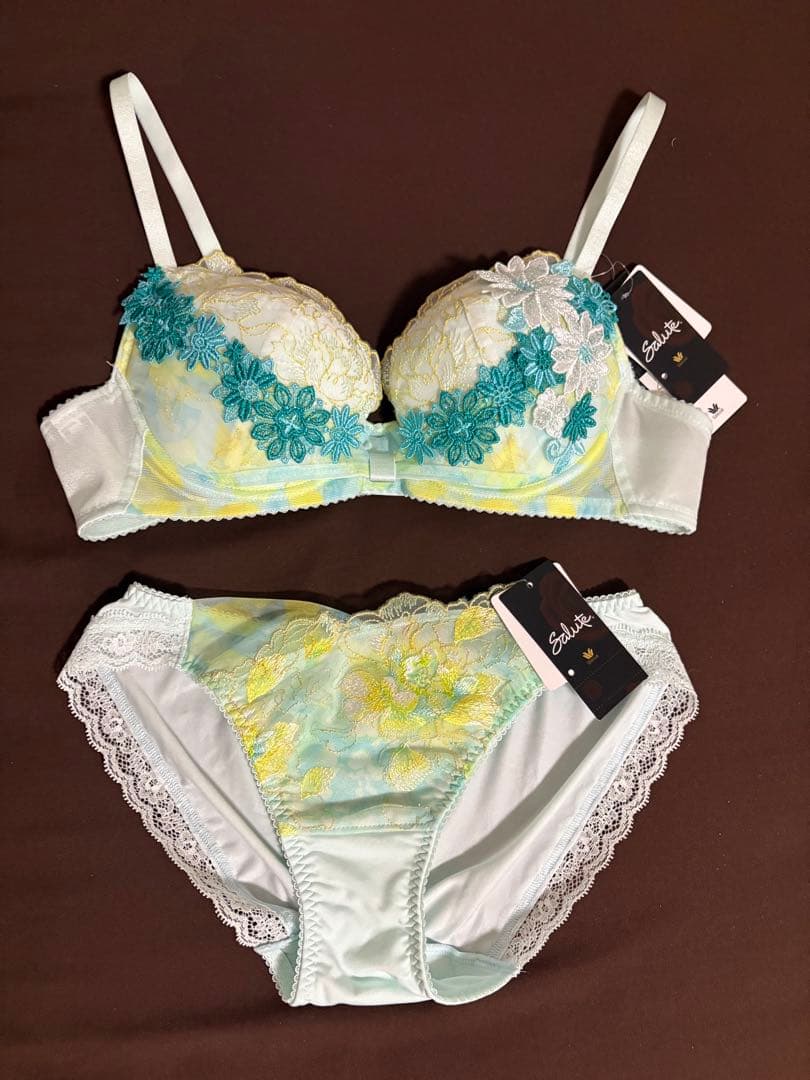 WACOAL Salute花柄刺繍 C75 ブラジャーショーツセット リボンブラ