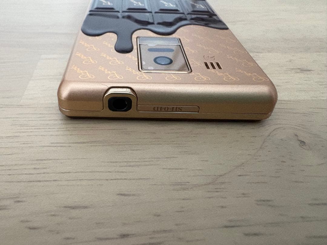 Q-pot.スマートフォン　チョコレート　ジャンク品