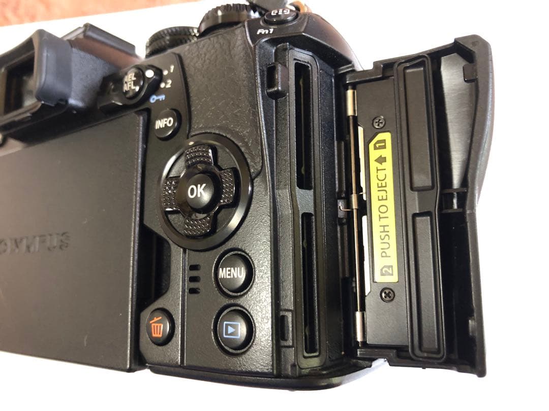 【完動美品】OLYMPUS OM-D E-M1 Mark II ボディ