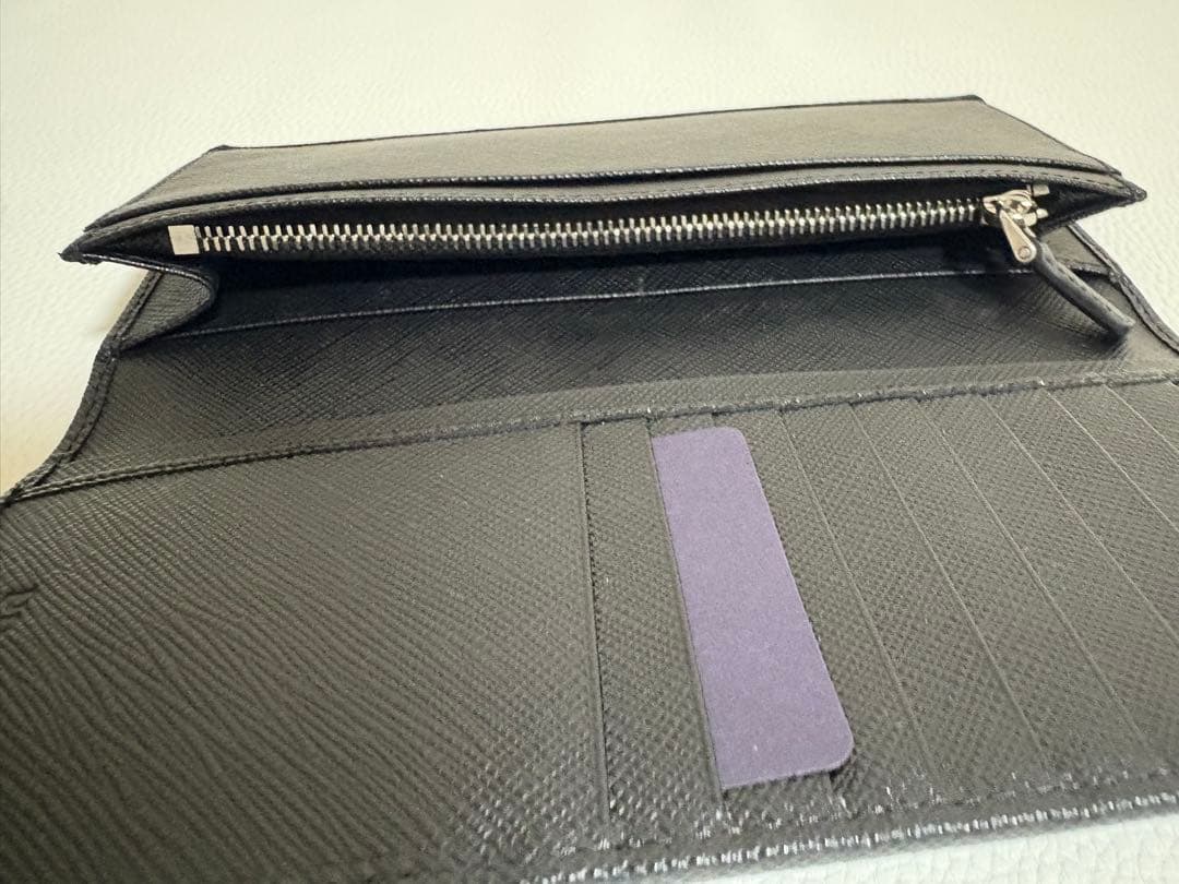 新品未使用　PRADA サフィアーノトライアングル財布　箱　紙袋付き