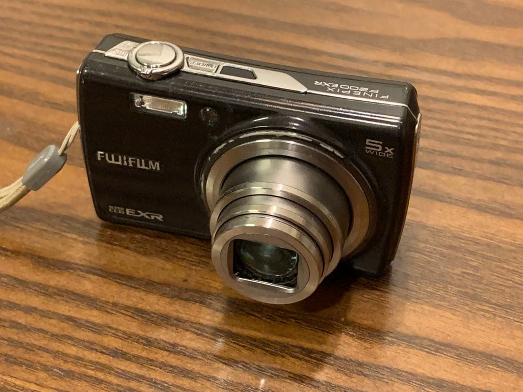 FUJIFILM フジフィルム FinePix F200EXR コンデジ