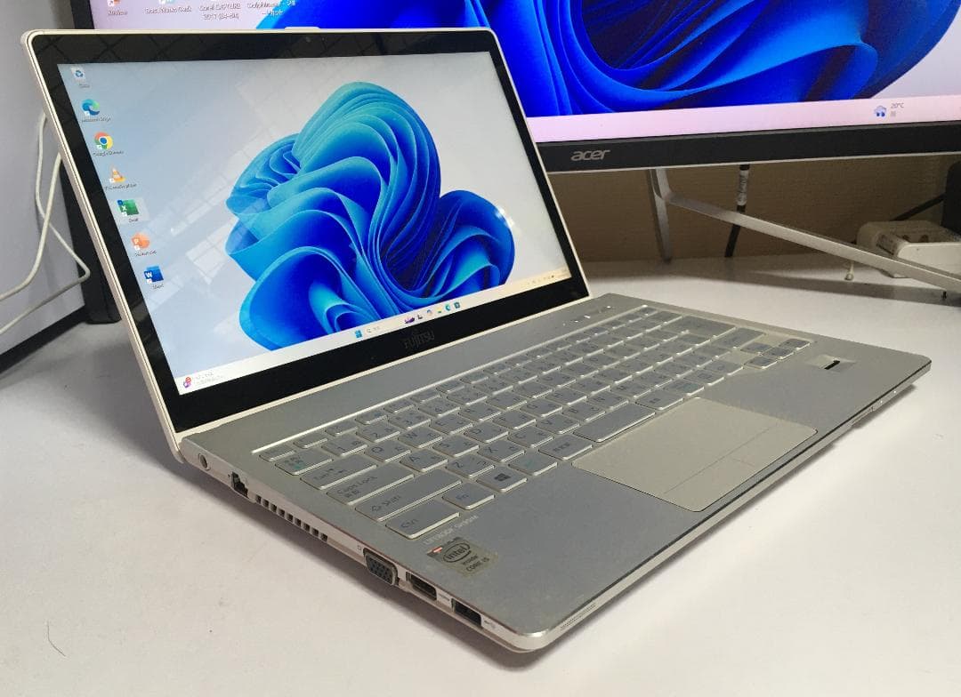 富士通 LIFEBOOK SH90/M Windows11