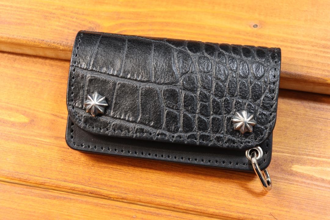 型押しクロコミニトラッカーウォレット　シルバー925アポロ コンチョ付き