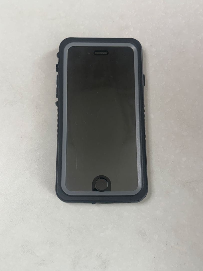 iPhone8 64GB スペースグレイ SIMフリー 耐衝撃ケース付き