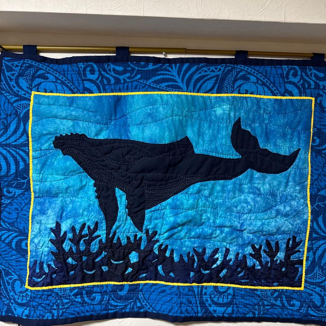 クジラとサンゴの刺繍タペストリー