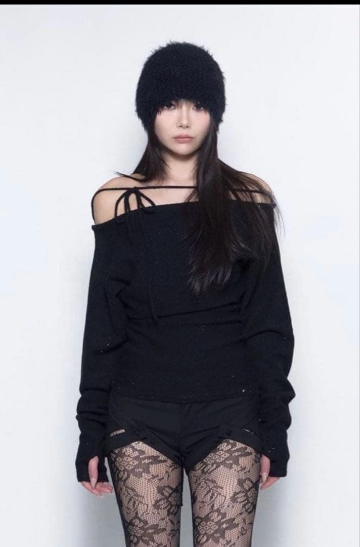 トップス S sequin offshoulder knit theredthread