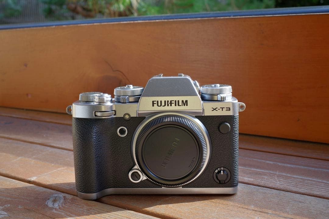 ★美品★FUJIFILM xt3フジフイルム X-T3 ボディ シルバー電池２個