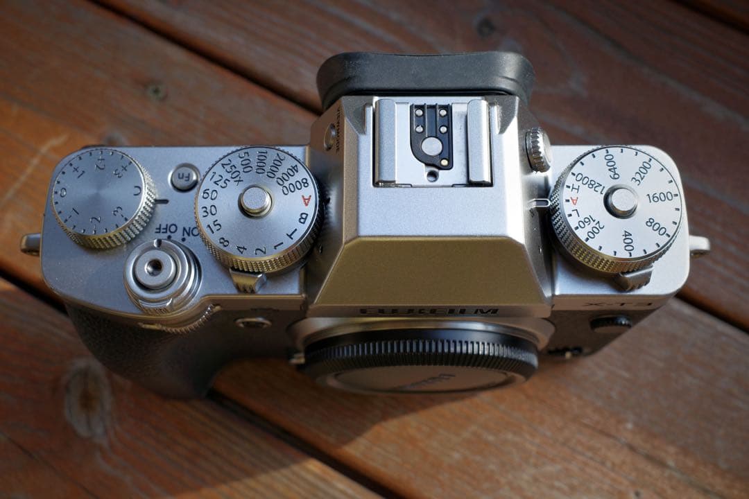 ★美品★FUJIFILM xt3フジフイルム X-T3 ボディ シルバー電池２個