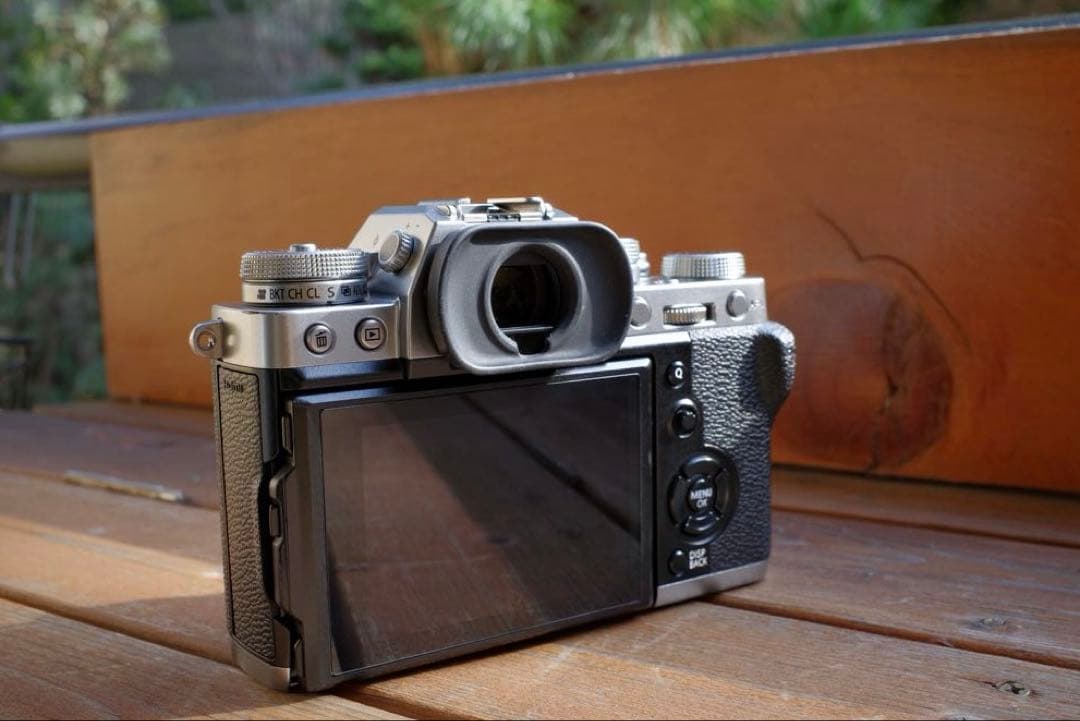 ★美品★FUJIFILM xt3フジフイルム X-T3 ボディ シルバー電池２個