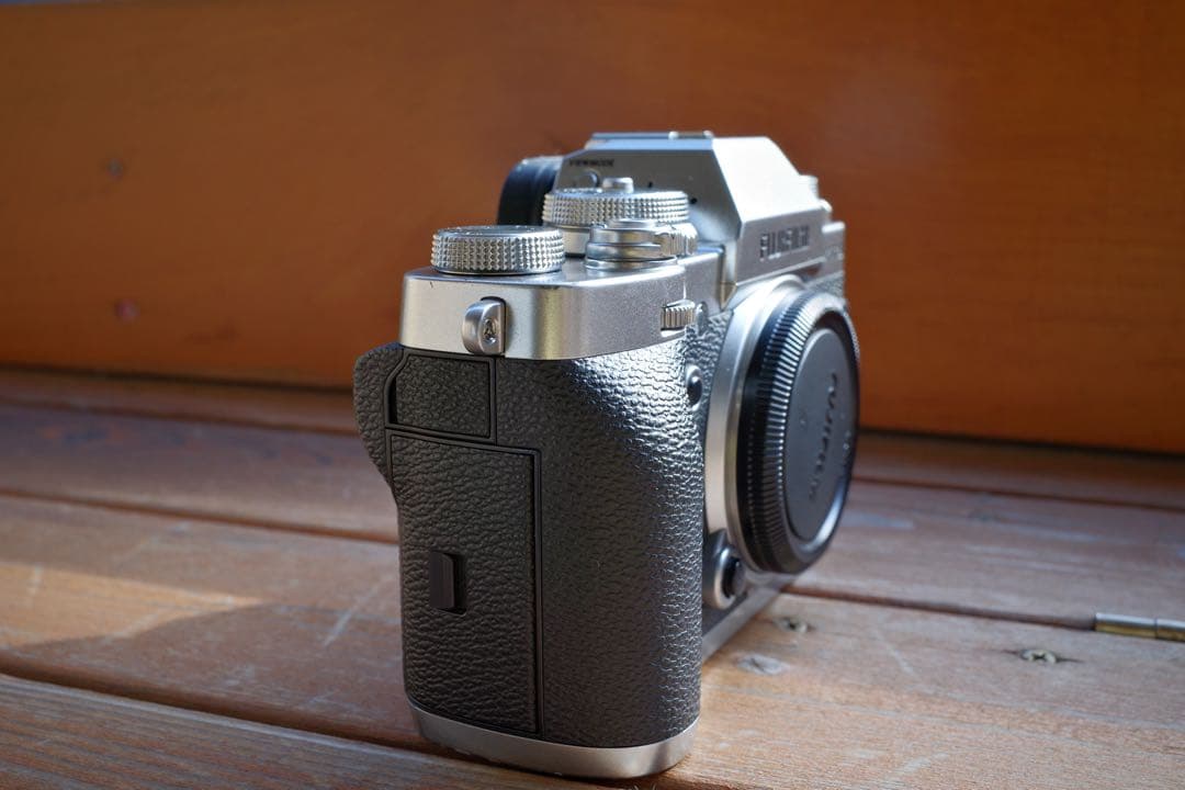 ★美品★FUJIFILM xt3フジフイルム X-T3 ボディ シルバー電池２個