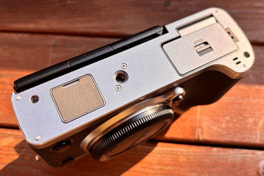 ★美品★FUJIFILM xt3フジフイルム X-T3 ボディ シルバー電池２個