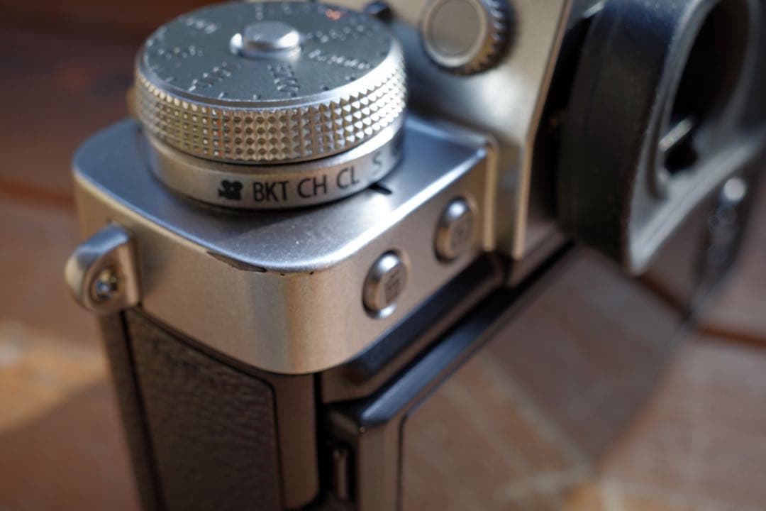 ★美品★FUJIFILM xt3フジフイルム X-T3 ボディ シルバー電池２個