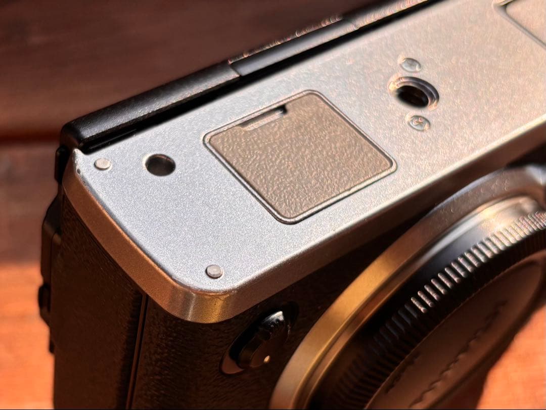 ★美品★FUJIFILM xt3フジフイルム X-T3 ボディ シルバー電池２個