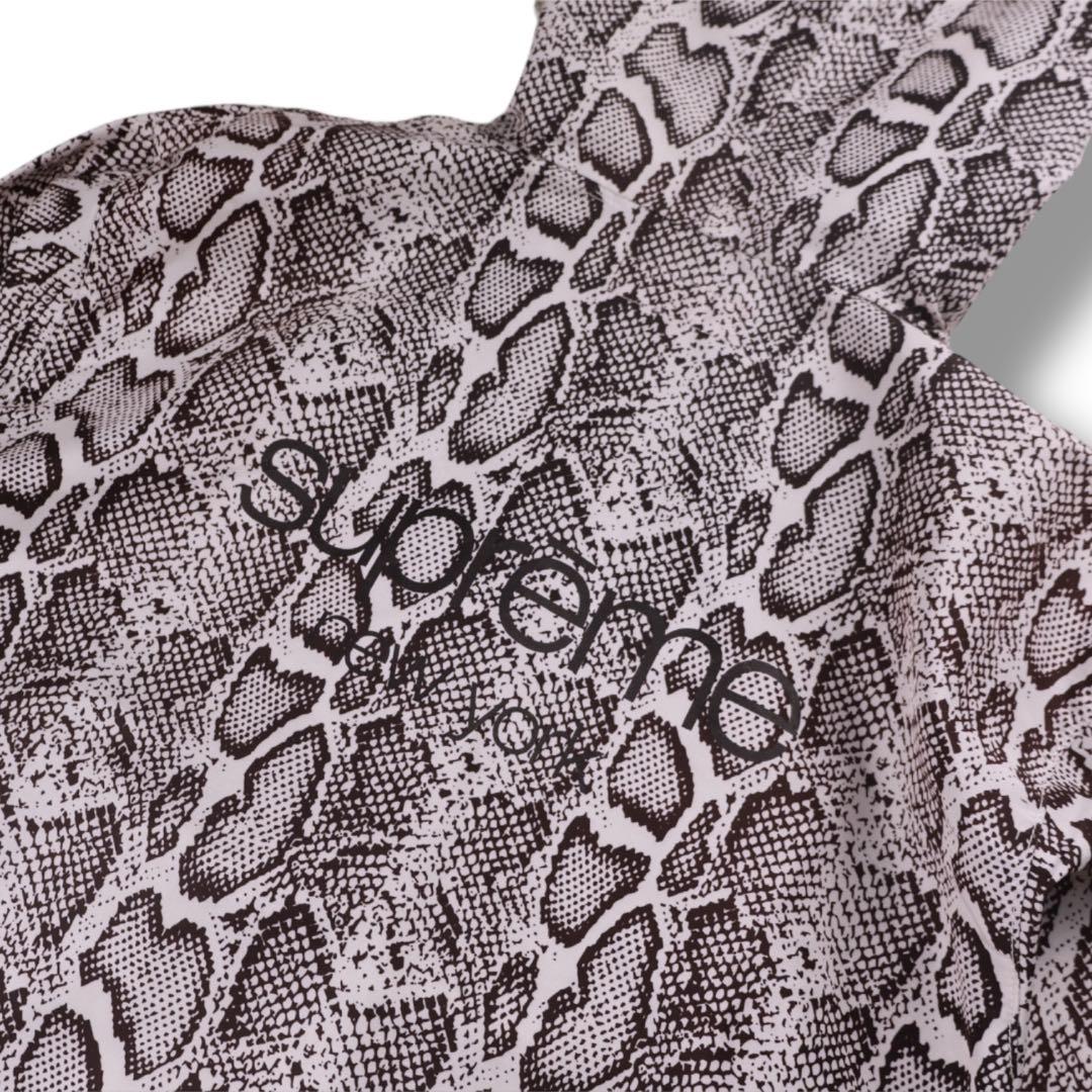 ラ*ン様 【美品】シュプリーム アノラックパーカー 蛇柄 パイソン柄 バックロゴ