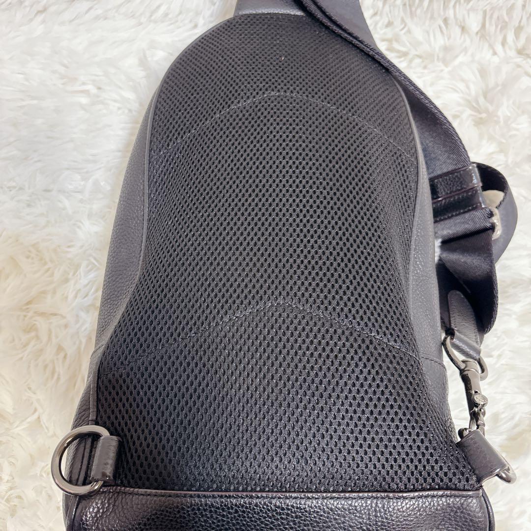 COACH スリングショルダー　クロスボディ　ボディバッグ　肩掛け