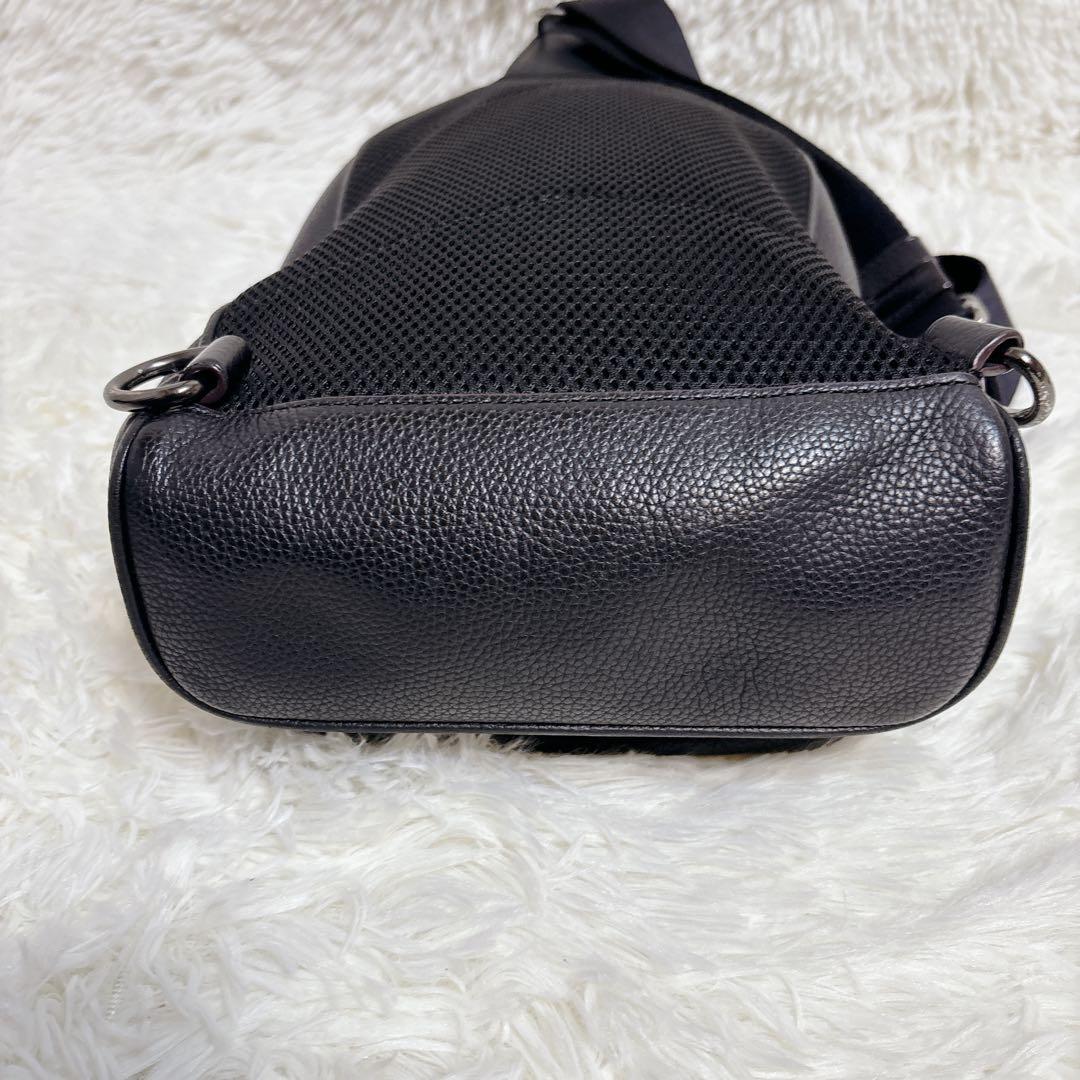 COACH スリングショルダー　クロスボディ　ボディバッグ　肩掛け